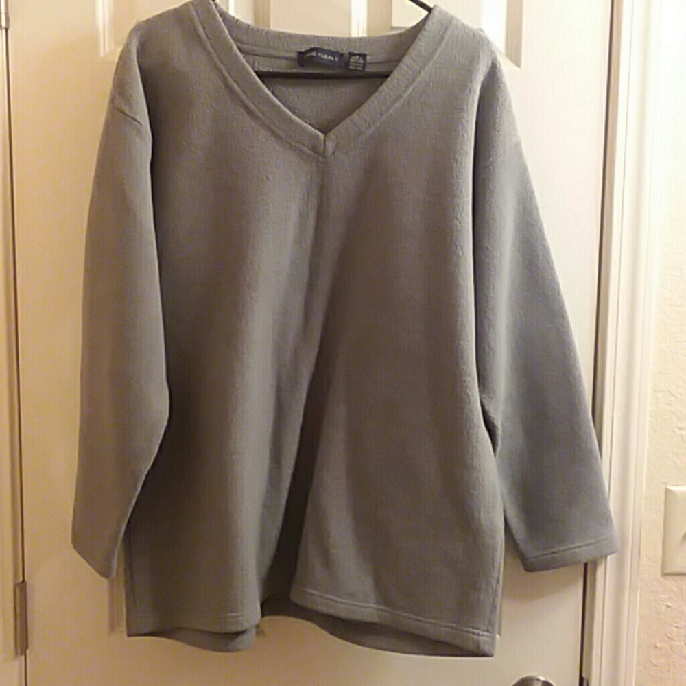 Green sweat shirt